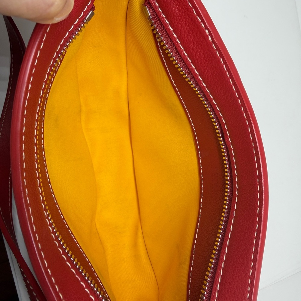 Authentic Goyard Hirondelle Shoulder Handbag in Red - Picture 7 of 13